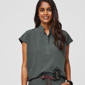Figs oversized Rafaela scrub top in bonsai XS